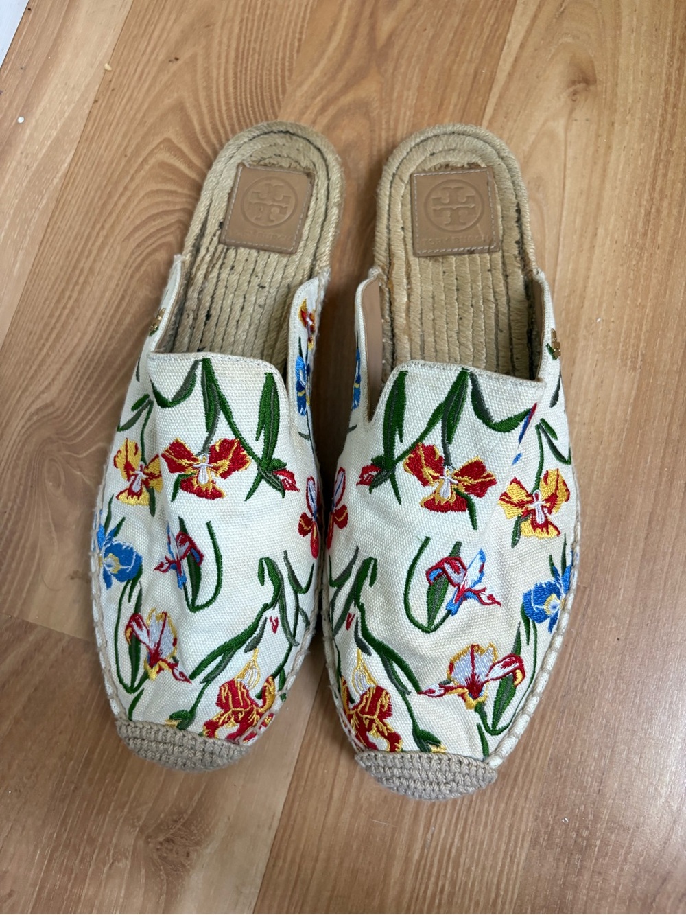 Tory Burch Multicolor Floral Embroidered Canvas Espadrille Mules - Picture 4 of 10